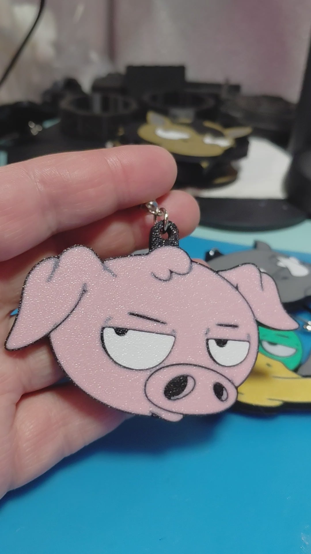 video of 3d printed grumpy pig keychain
